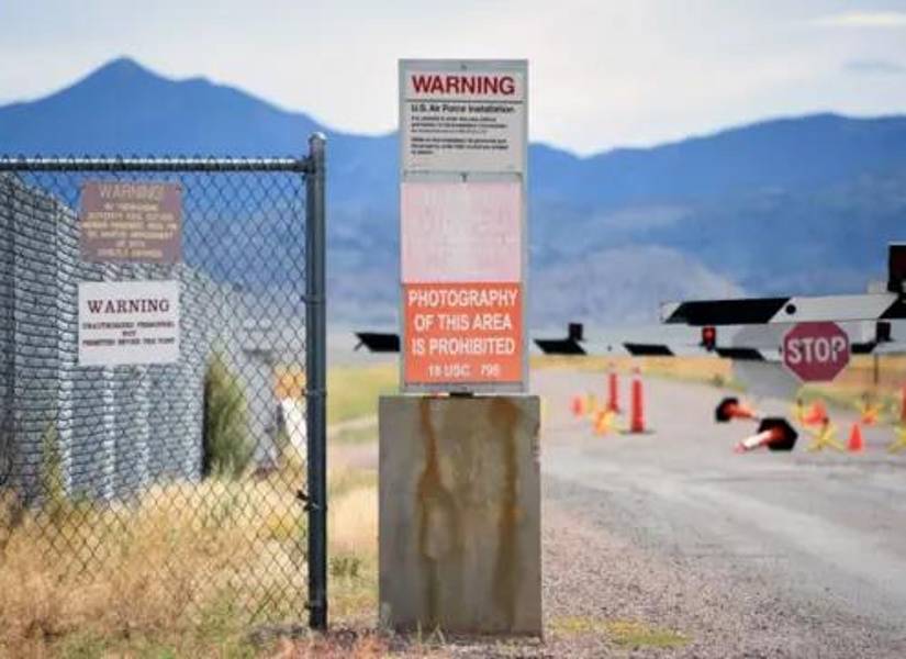 Los alrededores del Área 51 están señalados con avisos que prohíben la entrada.