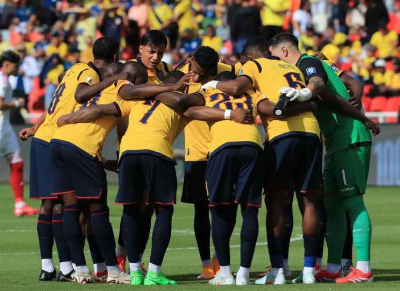 Jugadores de la selección de Ecuador previo al partido contra Venezuela por las Eliminatorias