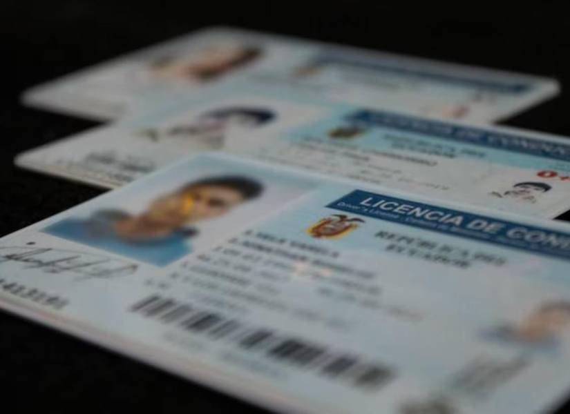 Imagen referencial de una licencia de conducir ecuatoriana.