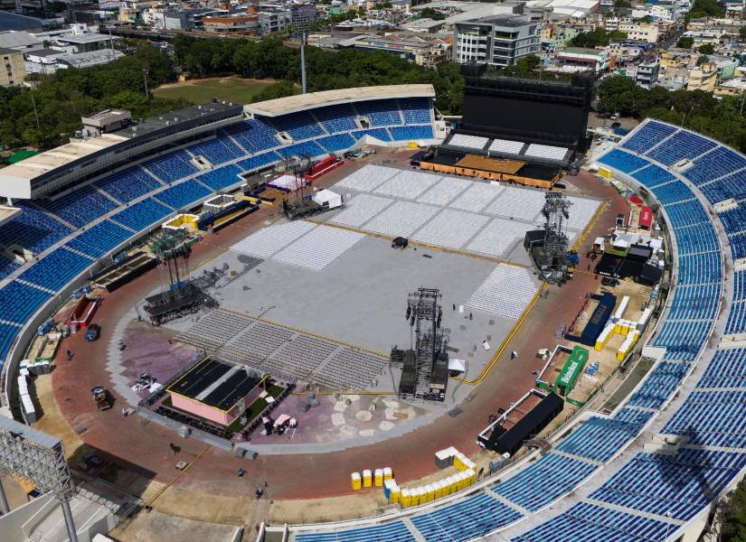 FOTODELDÍA AME835. SANTO DOMINGO (REPÚBLICA DOMINICANA), 20/11/2025.- Fotografía aérea del Estadio Olímpico Félix Sánchez previo al concierto del cantante puertorriqueño Bad Bunny, este jueves, en Santo Domingo (República Dominicana). Bad Bunny se presentará el 21 de noviembre en Santo Domingo como parte del inicio de su gira mundial ‘Debí tirar más fotos world tour’. EFE/ Red Laboratorio Visual