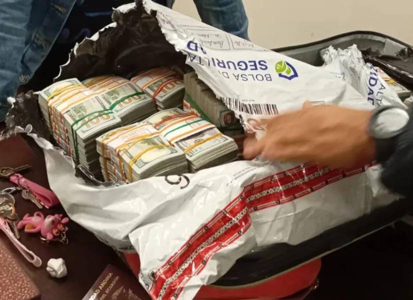 En la audiencia preparatoria de juicio, el juez decidió dictar auto sobreseimiento a favor de las dos hermanas que ingresaron con USD 2.1 millones a Ecuador en noviembre de 2024. Ellas habían sido acusadas de lavado de activos.