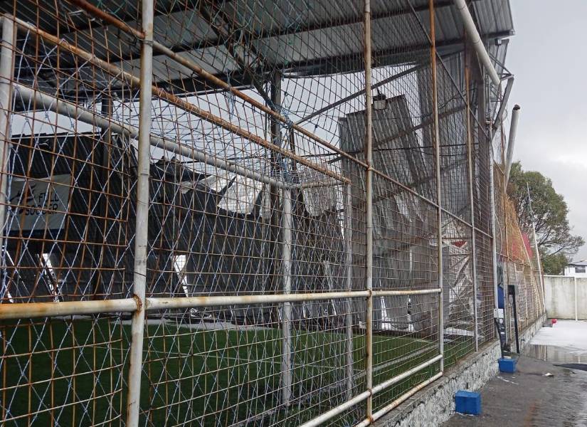 La cancha resultó afectada tras las lluvias de este sábado 7 de mayo del 2022.