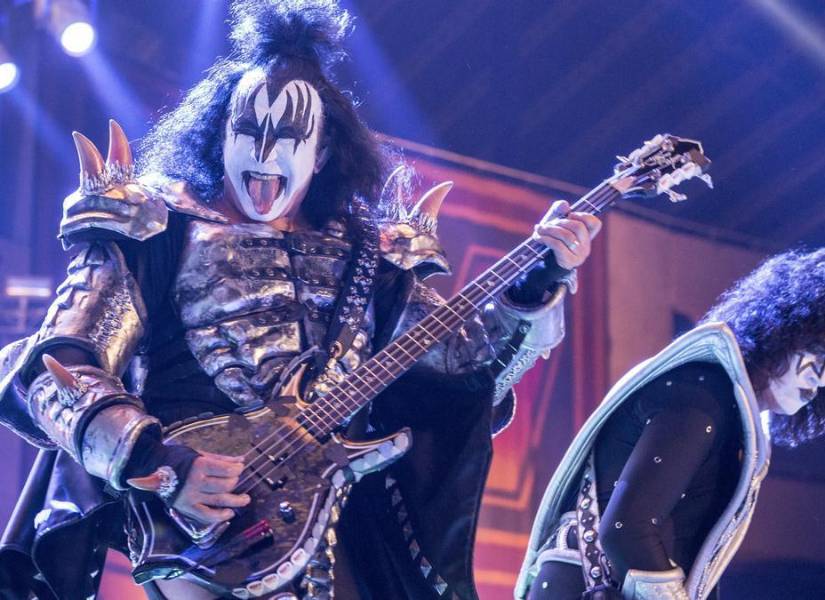 Gene Simmons de 'Kiss' envía un mensaje al Ecuador al ver un año viejo de su personaje