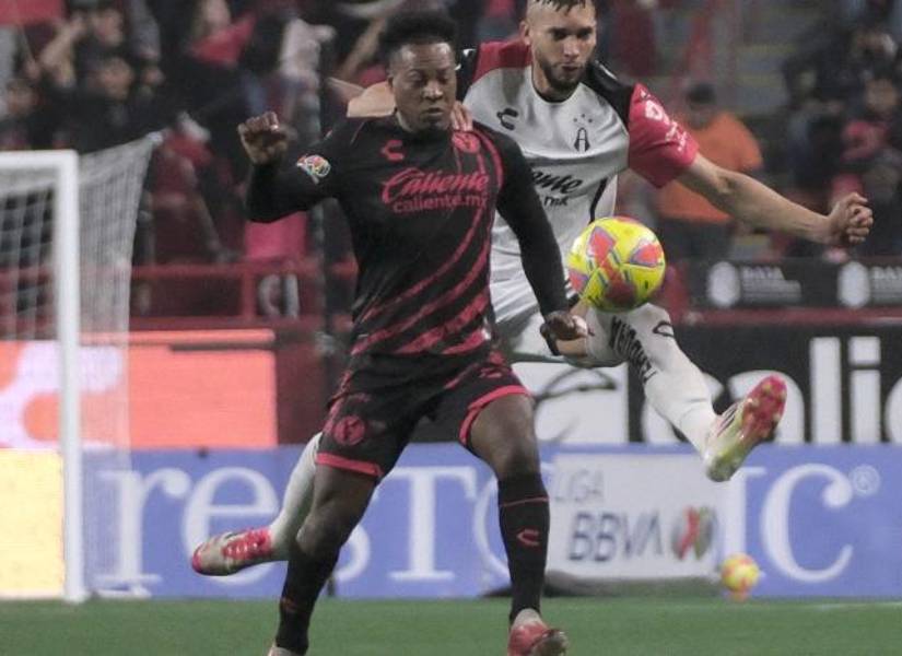 Jhojan Julio en un partido con el Xolos de Tijuana