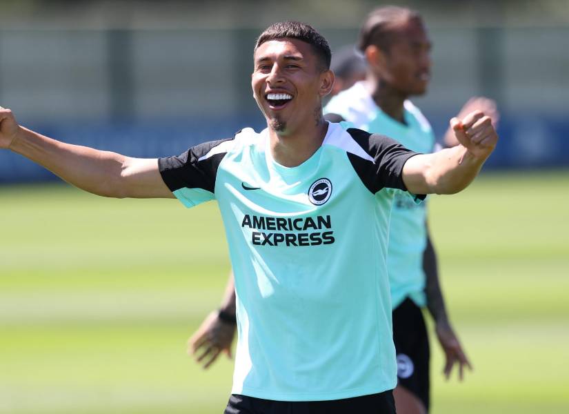 Jeremy Sarmiento en un entrenamiento con el Brighton