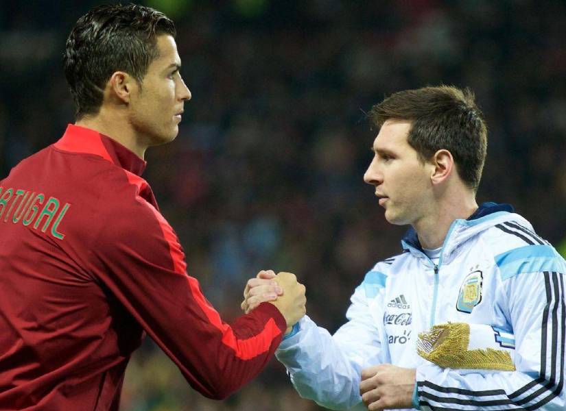 CR7 y Messi, leyendas del fútbol.