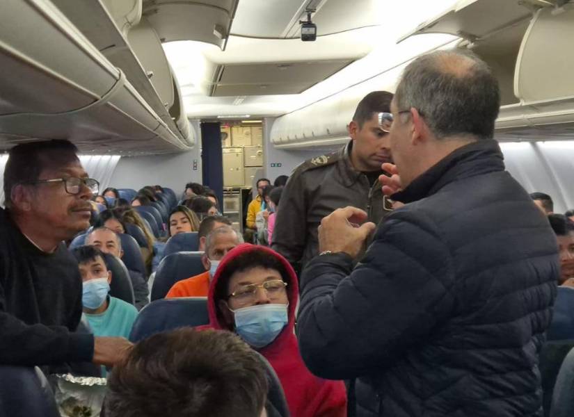 Fotografía tomada dentro de los aviones de la Fuerza Aérea Colombiana.