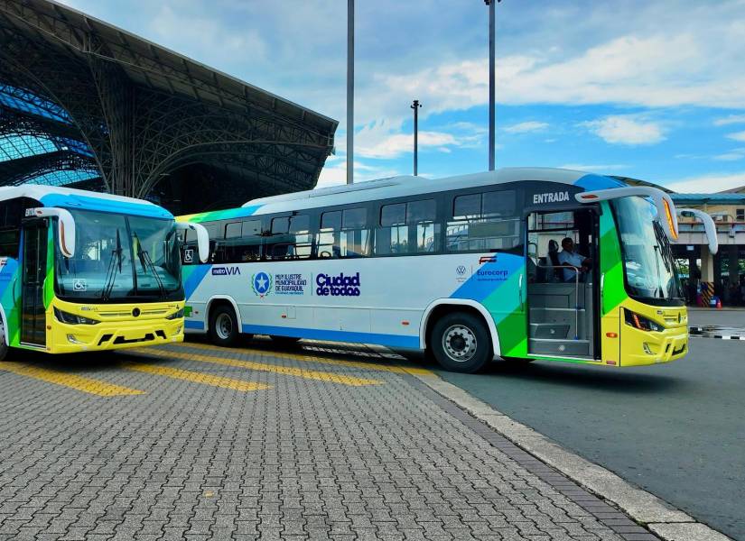 Imagen de archivo de buses del sistema Metrovía.
