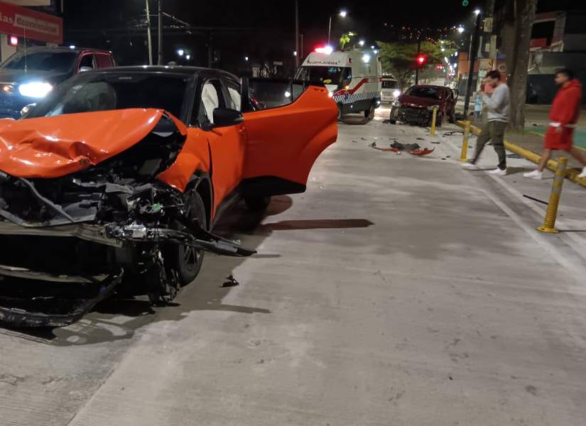 Vehículos siniestrados en la avenida Colón.
