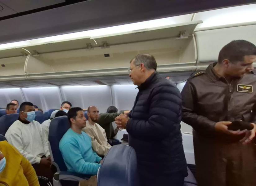 Fotografía tomada dentro de los aviones de la Fuerza Aérea Colombiana.