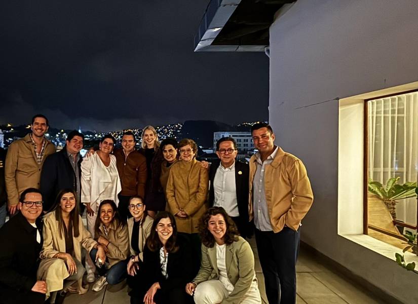 El equipo ganador, describió Daniel Noboa en una foto publicada en sus redes sociales.