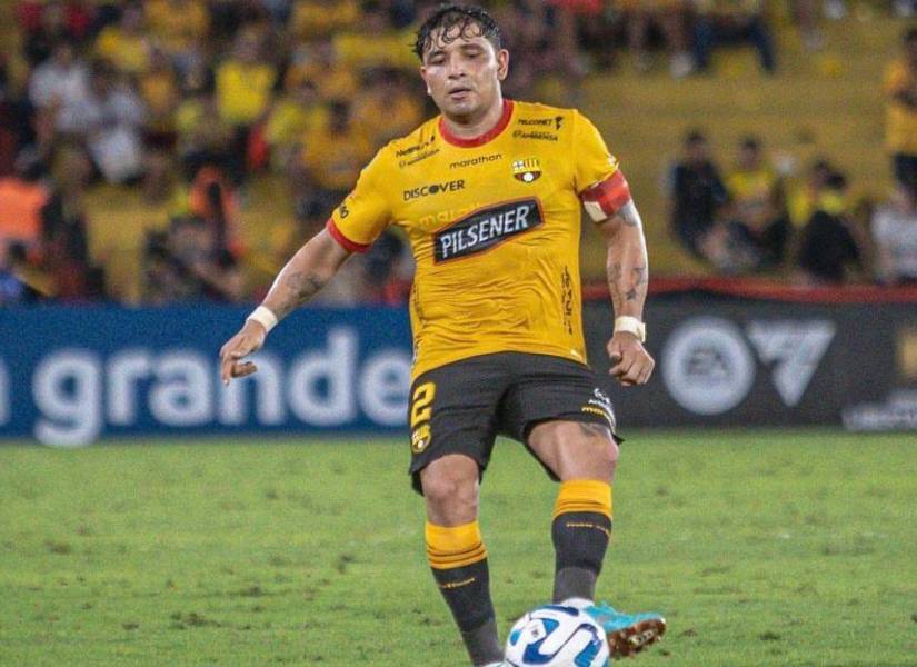 Mario Pineida en un partido con Barcelona SC