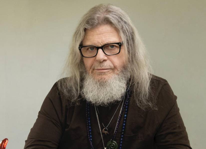 El músico y compositor argentino Gustavo Santaolalla ingresó a Hollywood de la mano de una gran ola artística latina que lo llevó como uno de los artífices de una invasión latina, antes de que el reguetón se hiciera global.