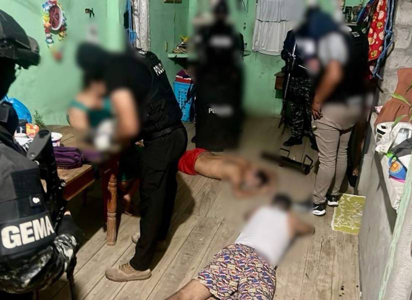 La fuerza pública ejecutó operativos en Manabí y Guayas.