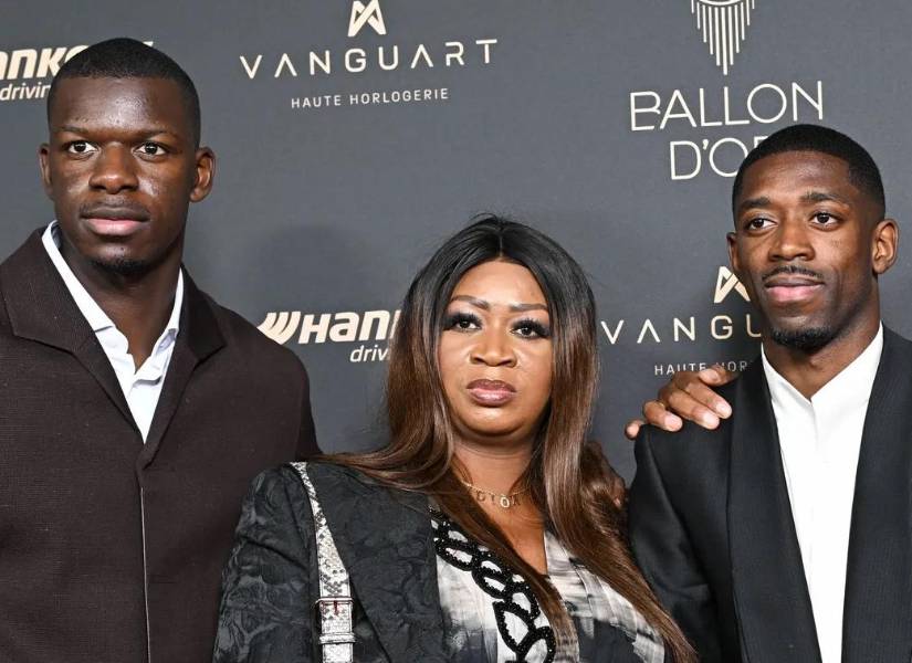 Moustapha Diatta, Dembélé y su mamá en la gala del Balón de Oro
