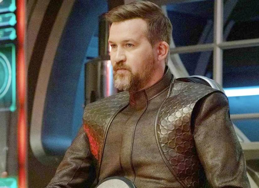 Kenneth Michell en su papel en la película Capitana Marvel.