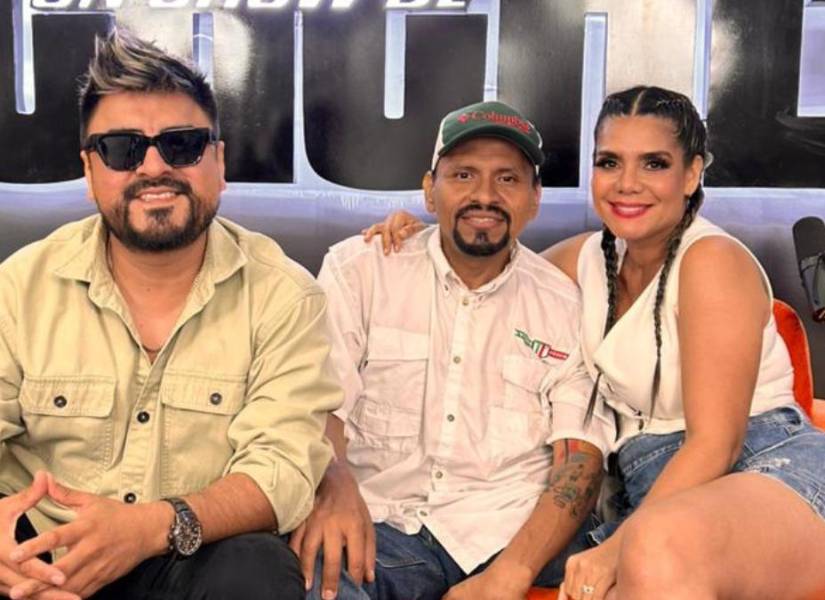 Miguel Santana junto a Sofía Caiche y Álex Plúas.