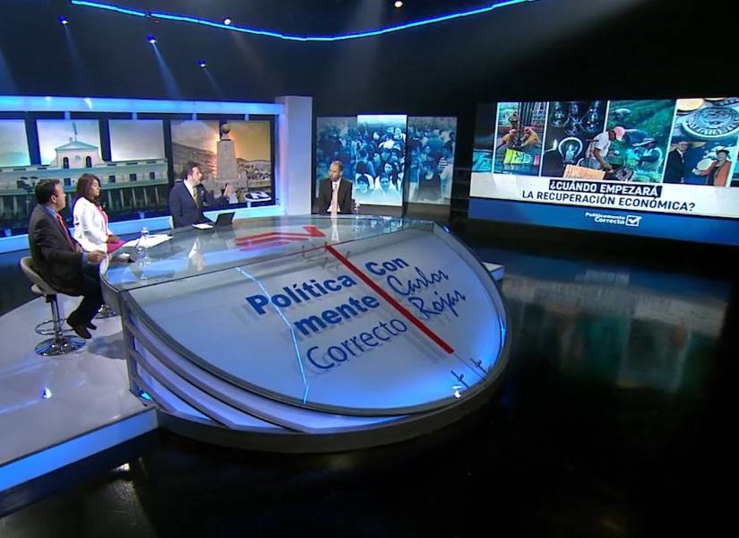 Set del programa de opinión Políticamente Correcto