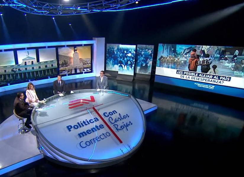 Set de Políticamente Correcto, programa dominical de Ecuavisa