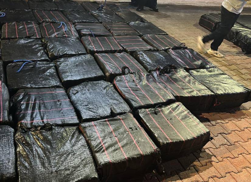El pasado domingo también fue interceptada por la Armada una narcolancha cerca del archipiélago que transportaba unos 1 840 kilos de cocaína.