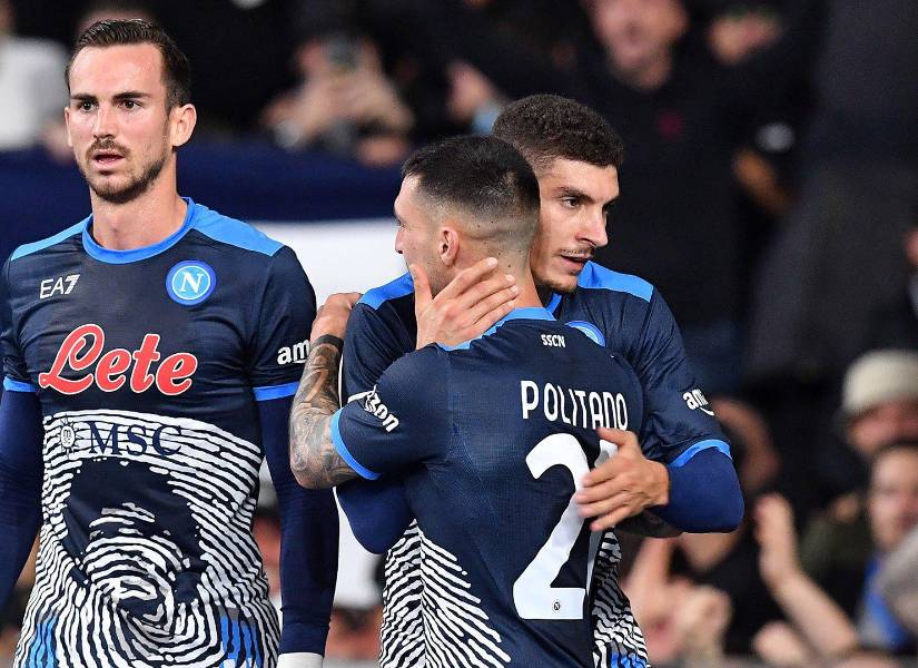 La camiseta en honor a Maradona.