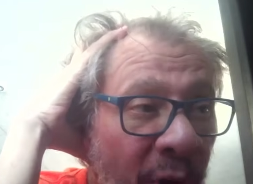 Glas se presentó a la audiencia de manera telemática. Estaba conectado antes de que inicie la diligencia.