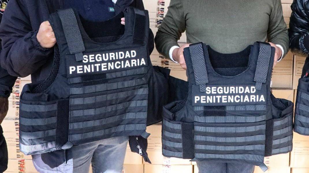 Dos guías penitenciarios fueron baleados frente al complejo carcelario de Guayaquil