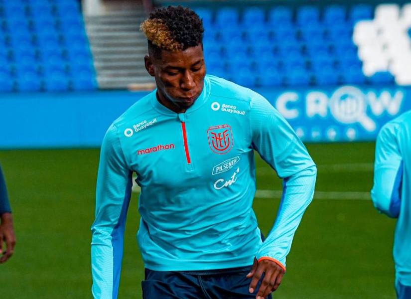 Kevin Rodríguez puede jugar ante Bolivia, después de entrenar con el equipo.