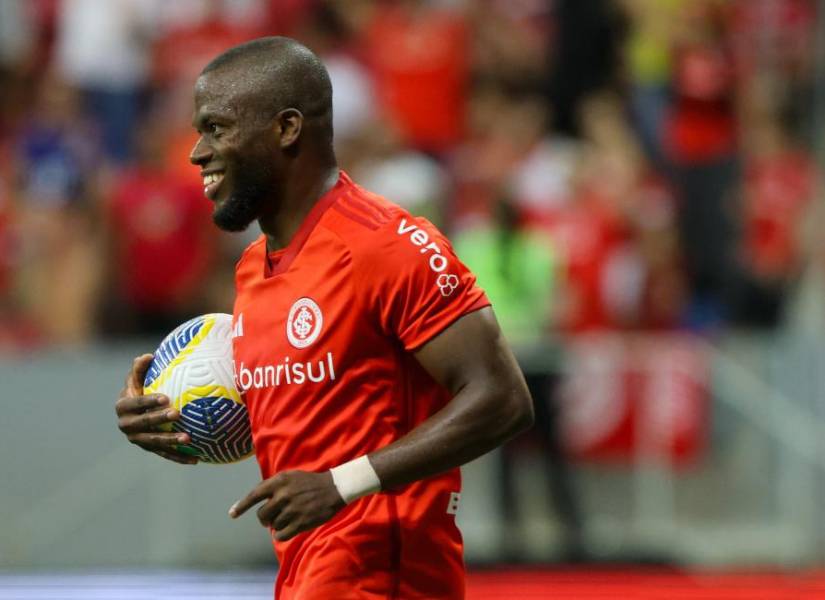 Enner Valencia se quedó sin entrenador en el Internacional de Porto Alegre.