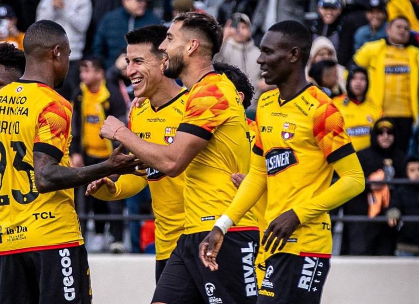 Jugadores de BSC celebrando un gol.