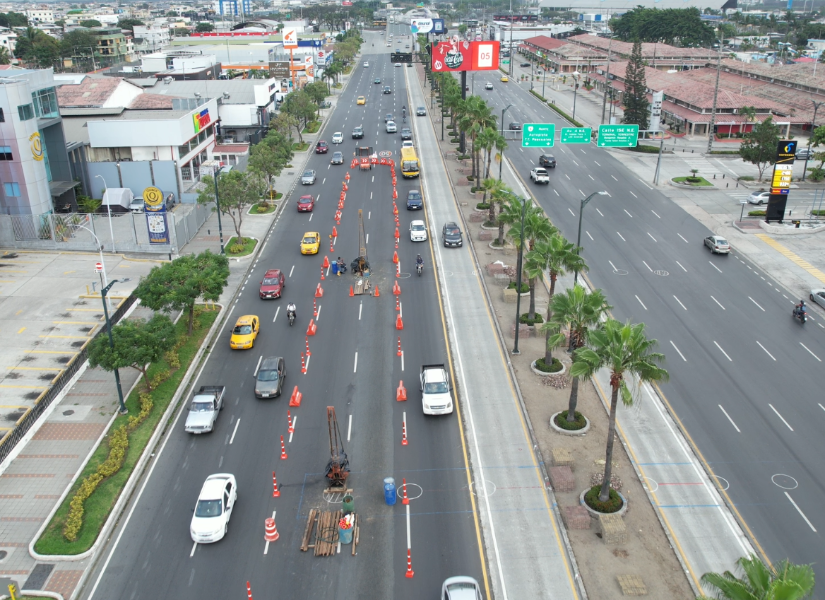 La Agencia de Tránsito y Movilidad (ATM) precisó que, para intentar disminuir las molestias, se eliminará parte de los bordillos de hormigón del carril exclusivo de la Metrovía.