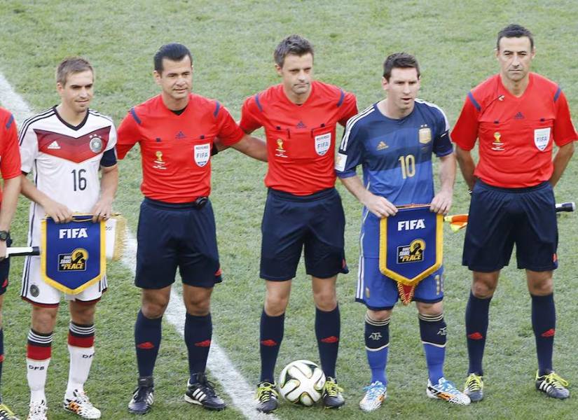 Carlos Vera fue el último árbitro ecuatoriano en un Mundial de fútbol.
