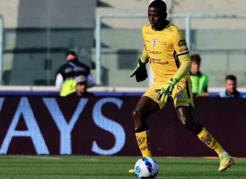 Moisés Ramírez en un partido con IDV