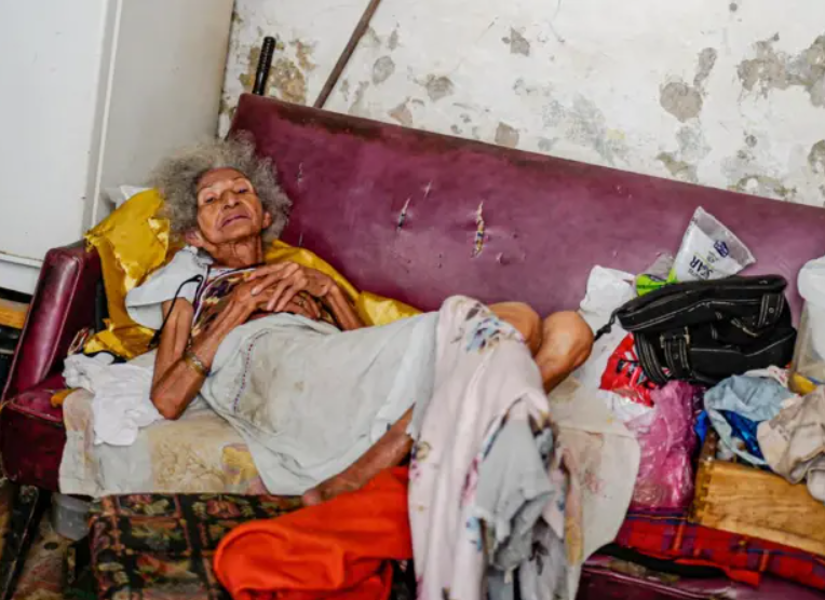 Pilar, de 81 años, convaleciente del virus chikungunya en su casa de La Habana en noviembre.