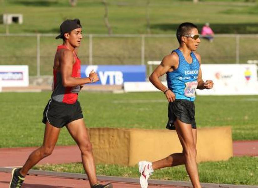 Daniel Pintado y Andrés Chocho durante un entrenamiento