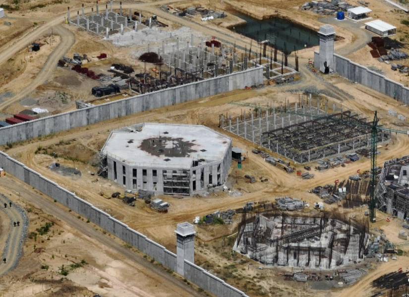 Santa Elena, lunes 21 de abril del 2025. Avance de la construcción de la cárcel del Encuentro.