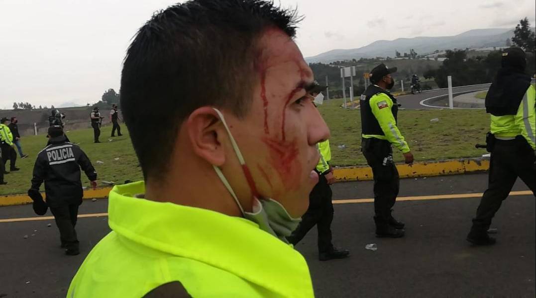 8 policías heridos dejó el primer día de manifestaciones en varias provincias