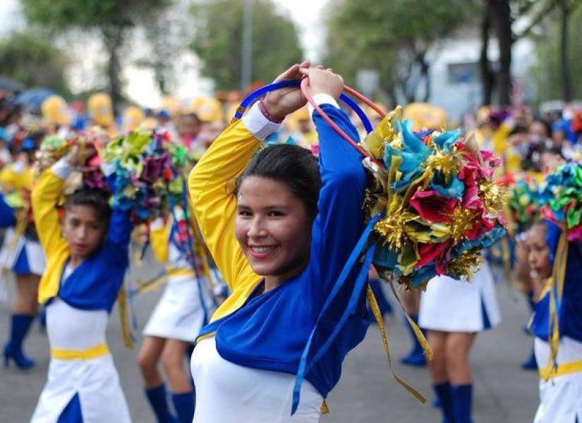 Quito: Trolebús y Ecovía operarán durante el Desfile de la Confraternidad