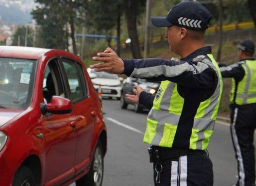 Los agentes civiles de tránsito se ubican en puntos estratégicos de la ciudad.