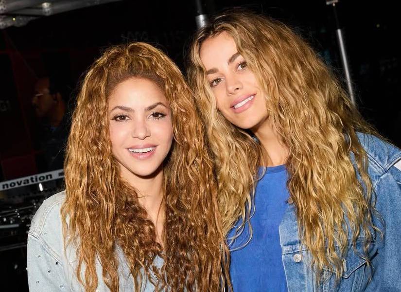 Shakira (i) y Candela Márquez (d) luego del concierto en Charlotte.