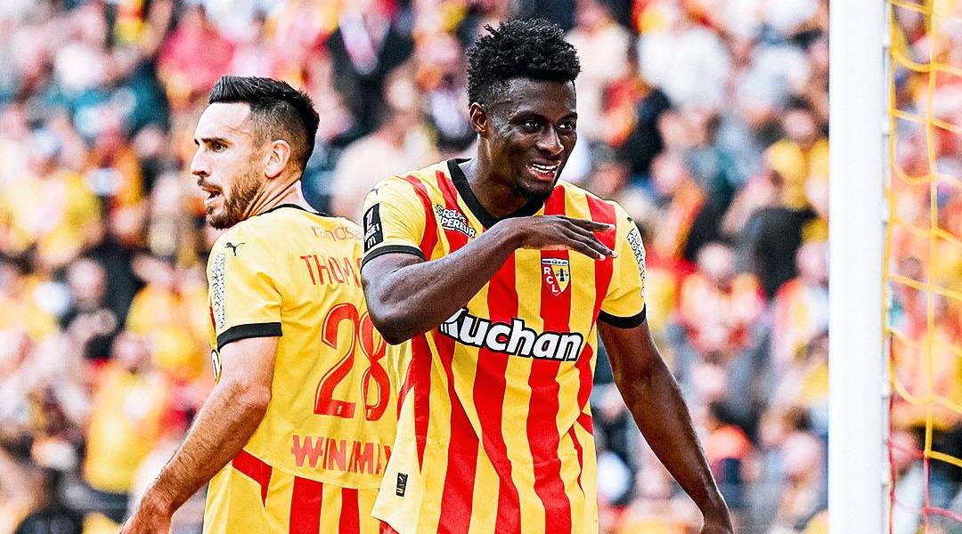 El ecuatoriano Jhoanner Chávez anotó un gol en la victoria del Lens sobre el Brest
