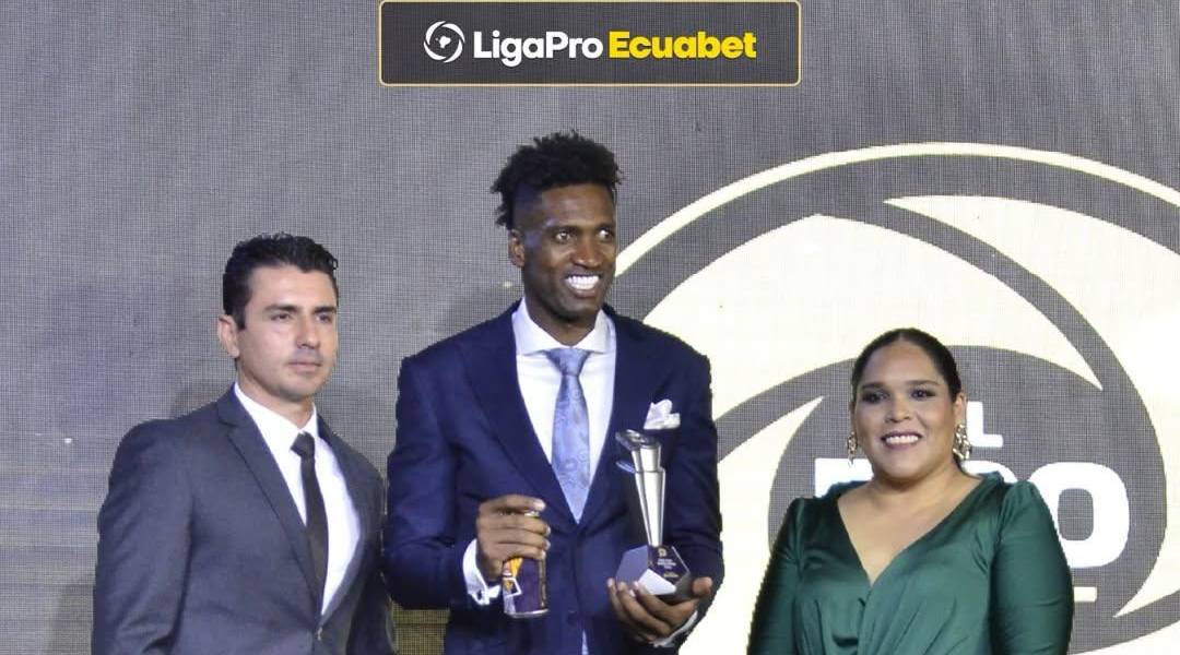 Alexander Domínguez: “Ojalá que podamos tener más éxitos y darle alegría a la gente de Liga de Quito”