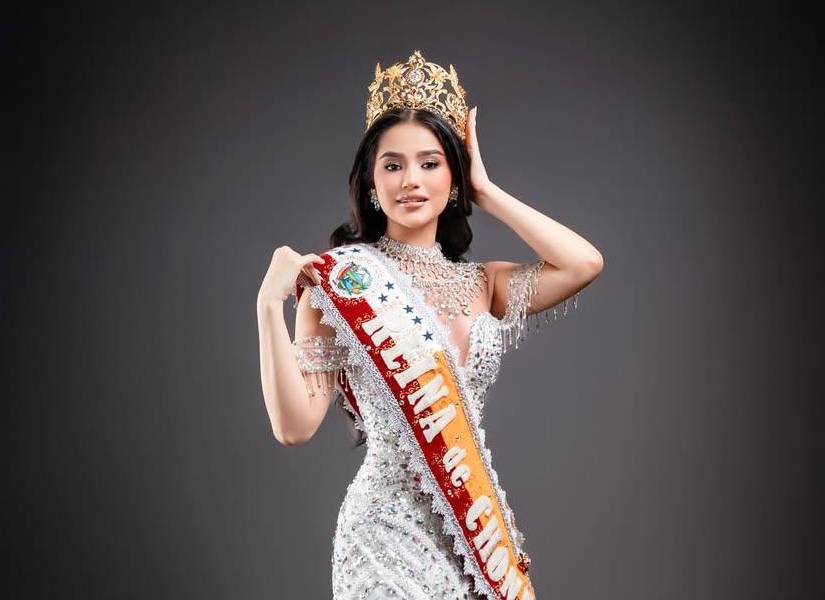 Paula Zambrano como Reina de Chone.