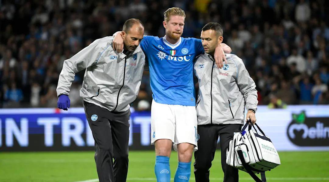 Napoli confirma la lesión de Kevin De Bruyne y será baja en lo que resta de año