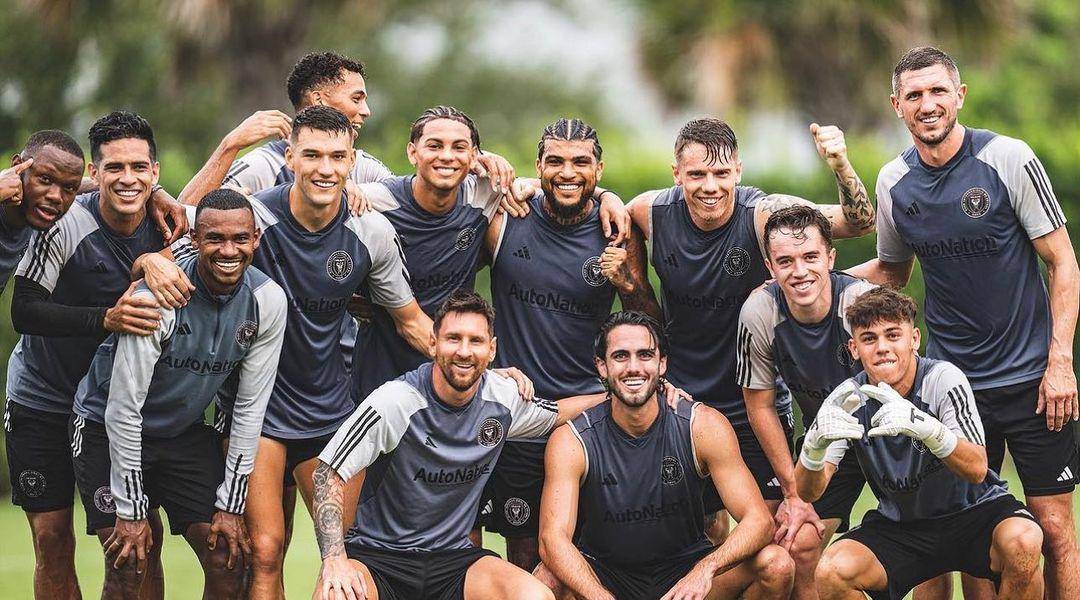 Los dos 'Leos' se juntan: Messi abraza a Campana tras jornada de entrenamiento del Inter Miami