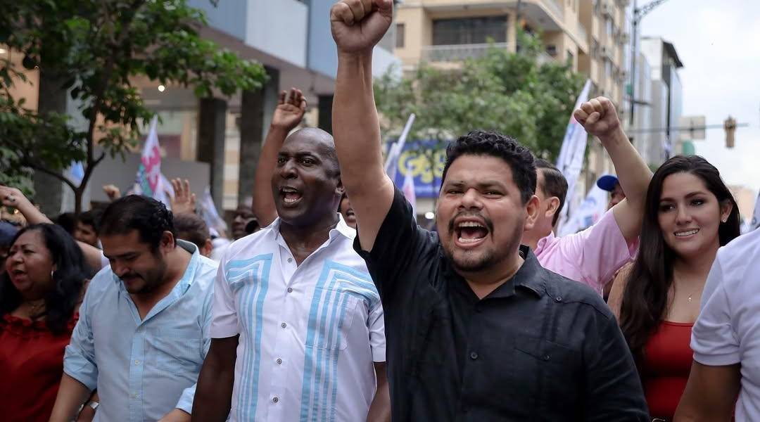 Aquiles Álvarez denuncia que tres funcionarios municipales de Guayaquil fueron allanados por la Policía