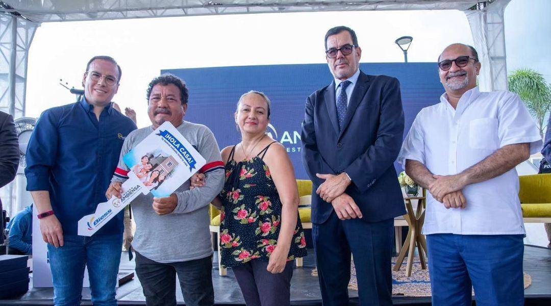 Ambiensa en conjunto con el Biess y el Miduvi entregaron vivienda de interés social y público a más de 250 familias en sus planes habitacionales en Vía a la Costa