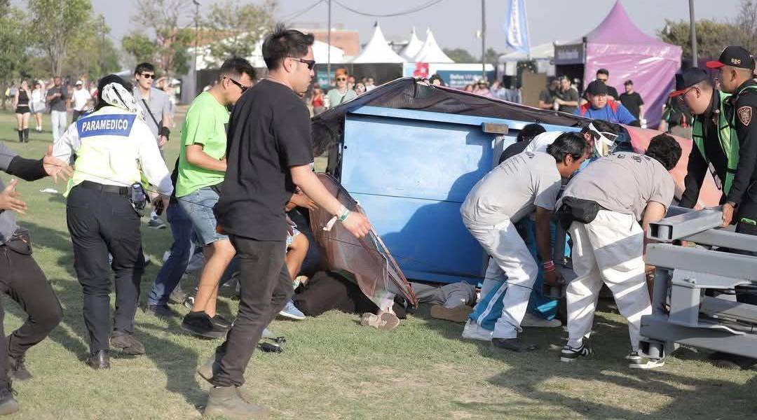 Dos muertos tras desplome de estructura en un festival musical en Ciudad de México