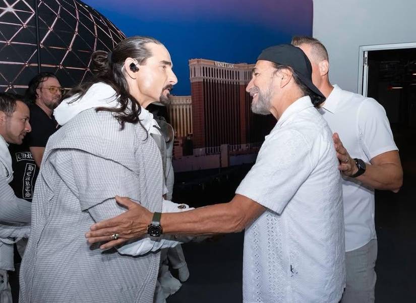 Marco Antonio Solis junto a los Backstreet Boys.