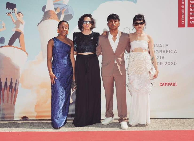 Ana Cristina Barragán junto a sus compañeros en la alfombra roja del Festival de Cine de Venecia.